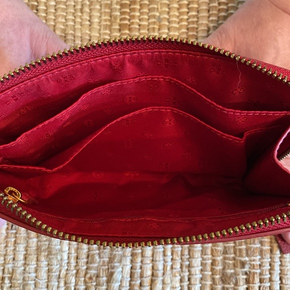 Tory Burch Britten Red Pebble Wristlet - Picture 4 of 6
